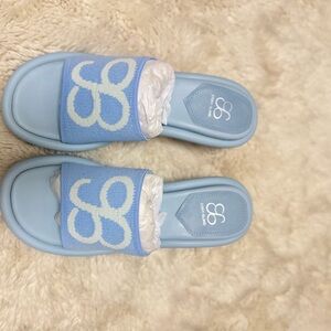 Cozy Island casual sandals